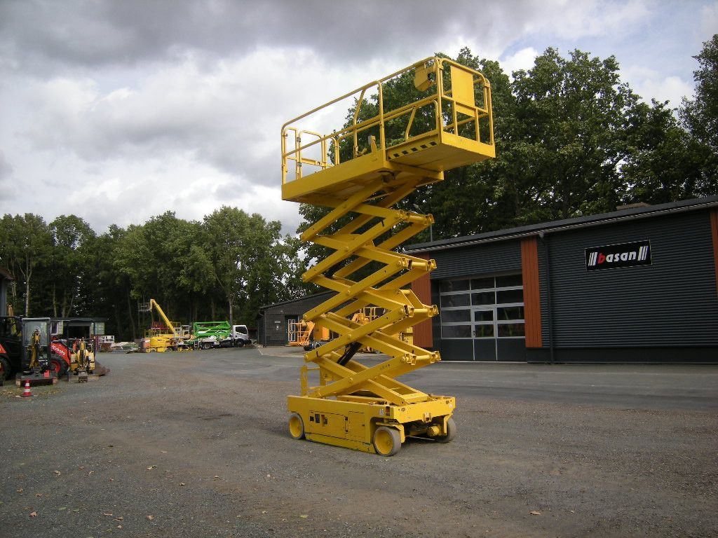 JLG 3246, Scherenarbeitsbühne, 11,9 m - Truck with aerial platform: picture 5 JLG 3246, Scherenarbeitsbühne, 11,9 m - Truck with aerial platform: picture 5