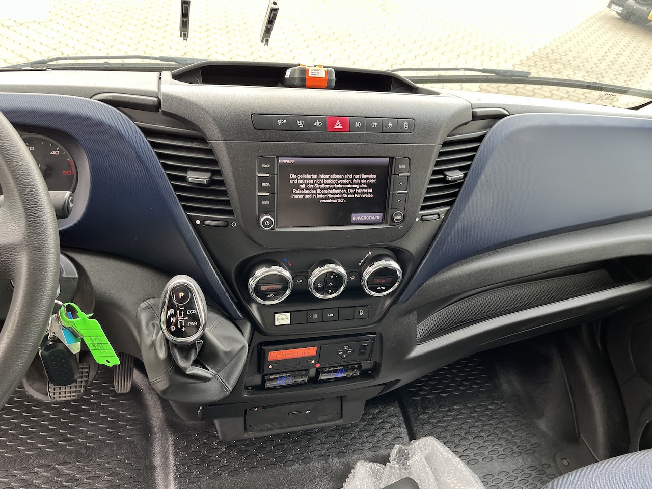 Iveco 70C18 Daily  Kühlkoffer mit Ladebordwand Konvekta - Commercial truck: picture 2 Iveco 70C18 Daily  Kühlkoffer mit Ladebordwand Konvekta - Commercial truck: picture 2