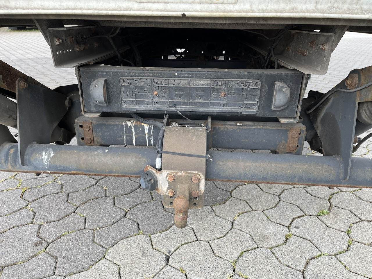 FUSO Canter 7C18 4x2 Ladebordwand Getriebeschaden - Curtain side van: picture 4 FUSO Canter 7C18 4x2 Ladebordwand Getriebeschaden - Curtain side van: picture 4