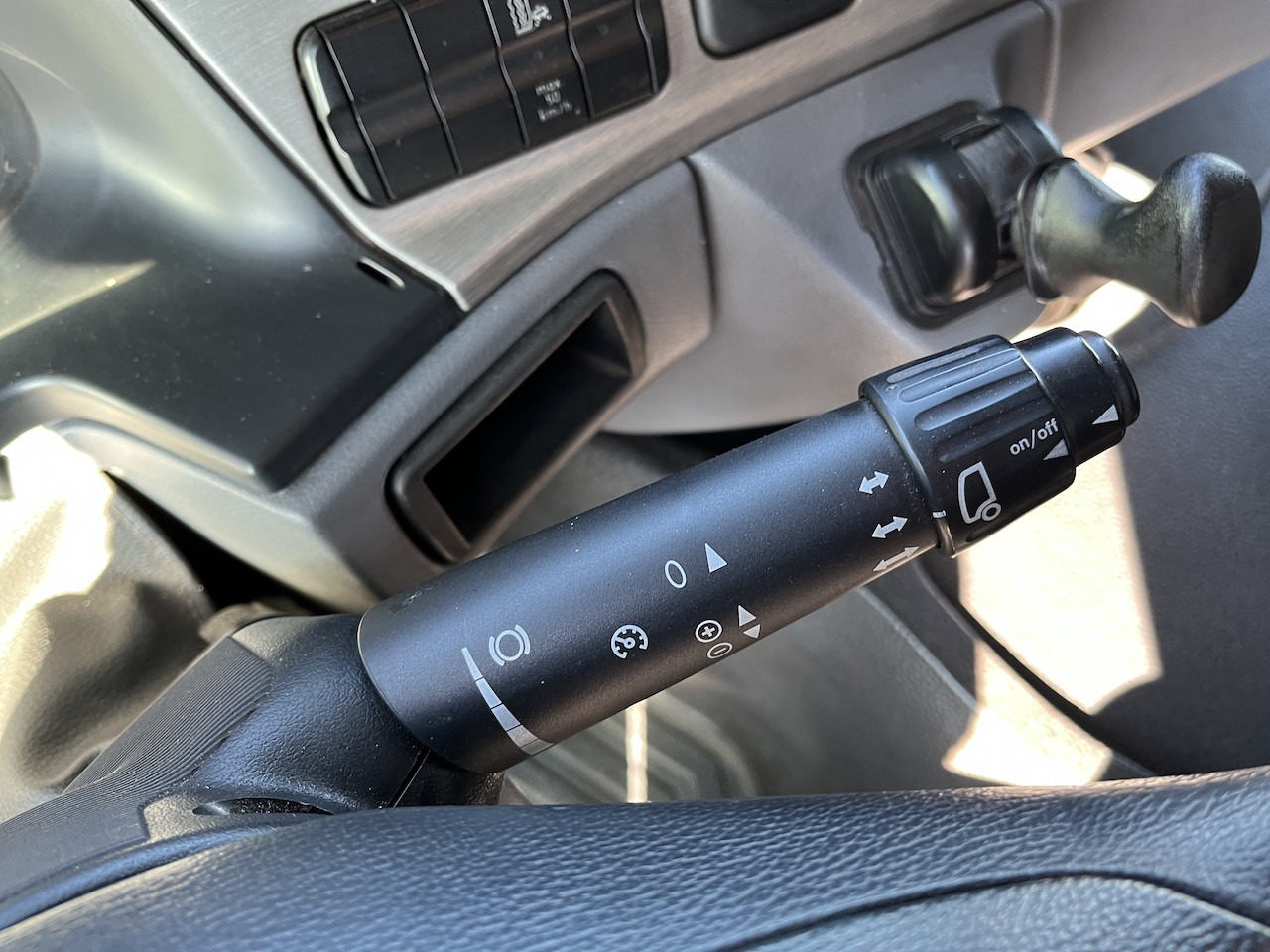 Mercedes-Benz 2541 6x2 Atlas 135.2E Pritsche 8,20 m Ausziehbar - Curtain side truck, Crane truck: picture 2 Mercedes-Benz 2541 6x2 Atlas 135.2E Pritsche 8,20 m Ausziehbar - Curtain side truck, Crane truck: picture 2