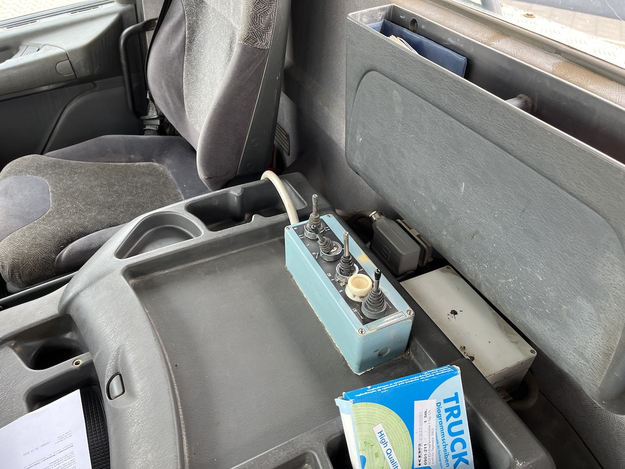 Scania P114 340 4x2  Trösch Absetzkipper   Retarder AHK - Skip loader truck: picture 4 Scania P114 340 4x2  Trösch Absetzkipper   Retarder AHK - Skip loader truck: picture 4