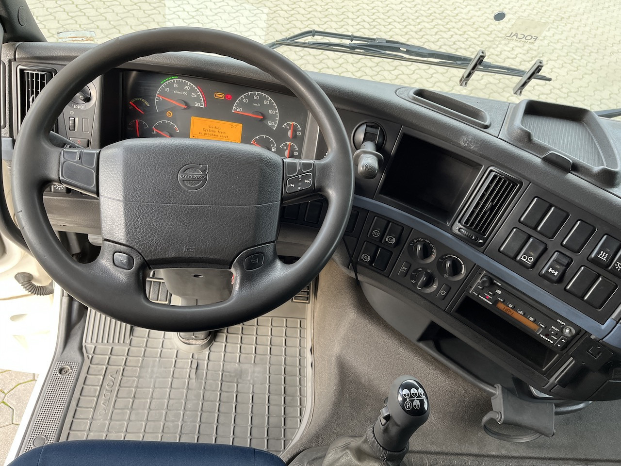 Volvo FH 520 6x2  Palfinger PK 12502 | AHK - Crane truck, Dropside/ Flatbed truck: picture 2 Volvo FH 520 6x2  Palfinger PK 12502 | AHK - Crane truck, Dropside/ Flatbed truck: picture 2