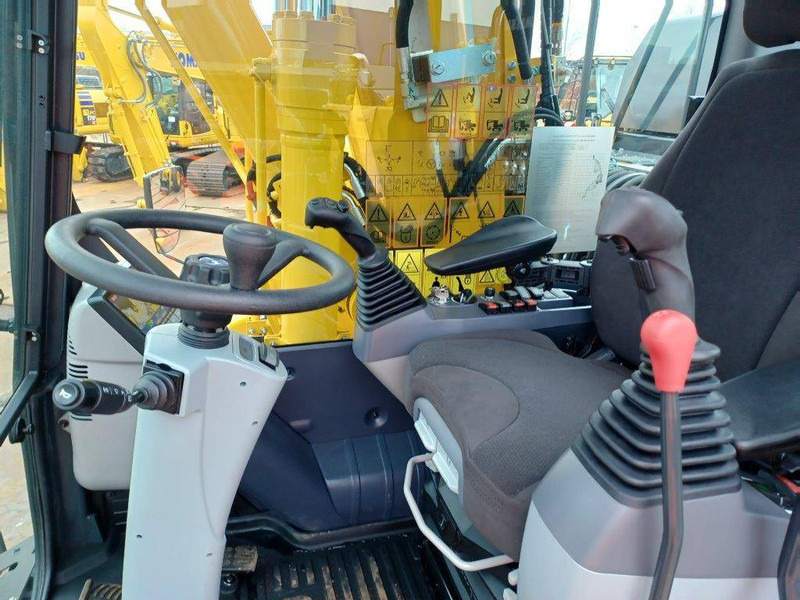Komatsu PW180-11E0 - Wheel excavator: picture 4 Komatsu PW180-11E0 - Wheel excavator: picture 4