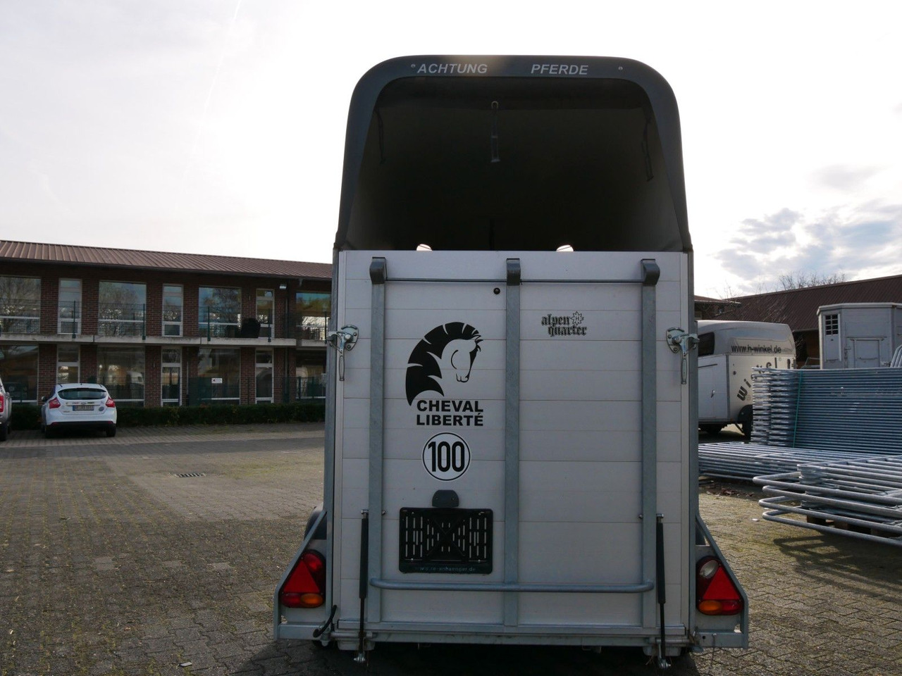 Cheval Liberte Gold One Pullmann Alu schwenkbare Klappe - Livestock trailer: picture 4 Cheval Liberte Gold One Pullmann Alu schwenkbare Klappe - Livestock trailer: picture 4