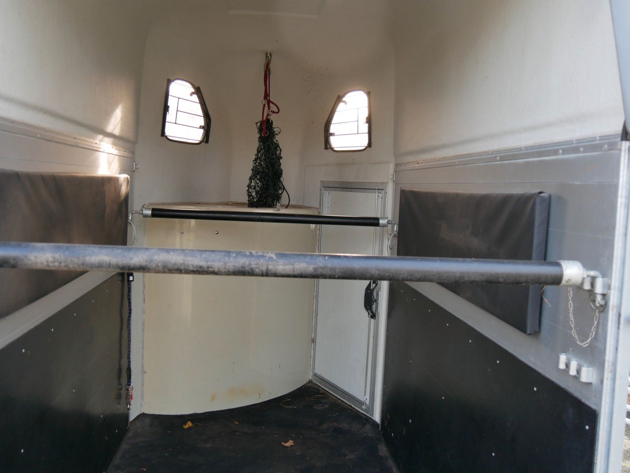 Cheval Liberte Gold One Pullmann Alu schwenkbare Klappe - Livestock trailer: picture 5 Cheval Liberte Gold One Pullmann Alu schwenkbare Klappe - Livestock trailer: picture 5