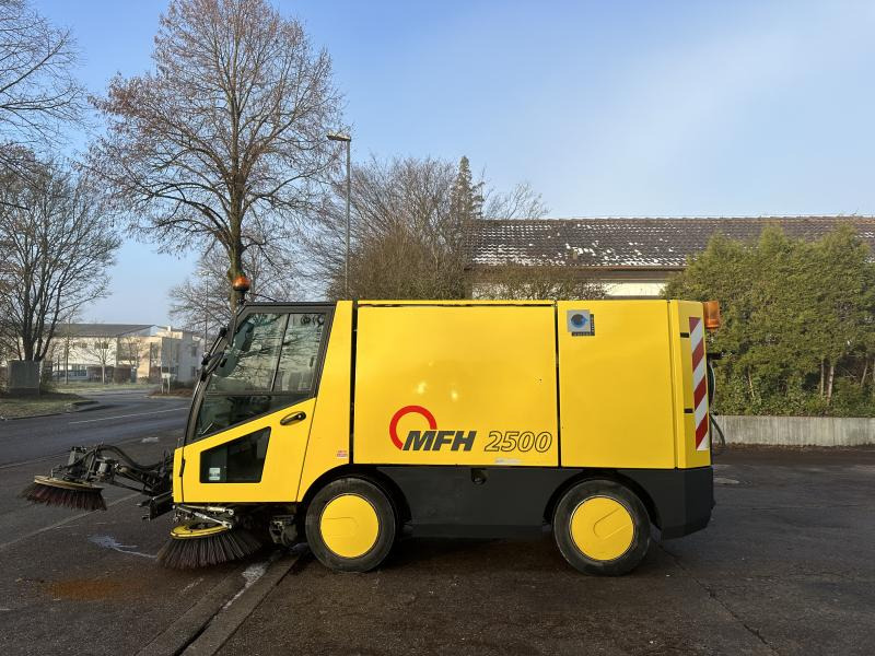 New Industrial sweeper Diversen MFH 2500 Kehrmaschine Klima 3 Besen AEBI MATEC MFH 2500 Kehrmaschine Klima 3 Besen: picture 7