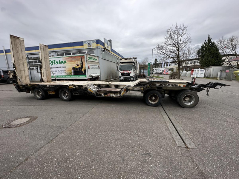 Müller-Mitteltal T4 4-Achs Tieflader Radmulden luftgefedert T4 4-Achs Tieflader Radmulden luftgefedert - Low loader trailer: picture 2 Müller-Mitteltal T4 4-Achs Tieflader Radmulden luftgefedert T4 4-Achs Tieflader Radmulden luftgefedert - Low loader trailer: picture 2