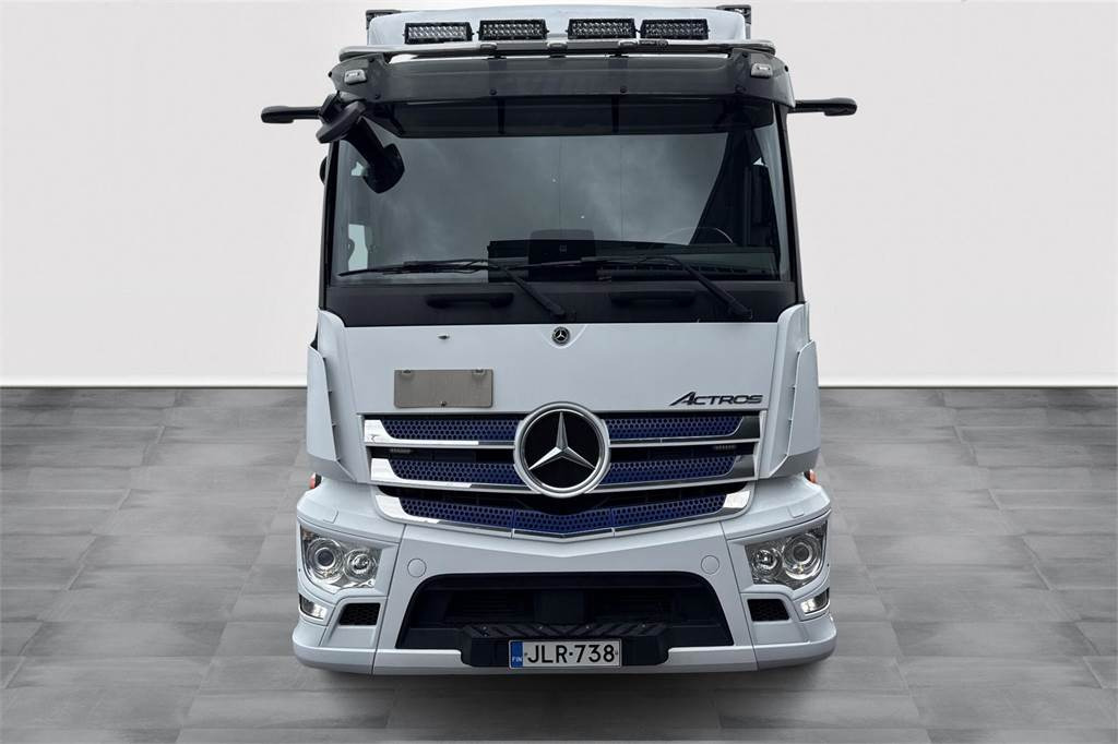 Mercedes-Benz ACTROS 1832 - Box truck: picture 2 Mercedes-Benz ACTROS 1832 - Box truck: picture 2