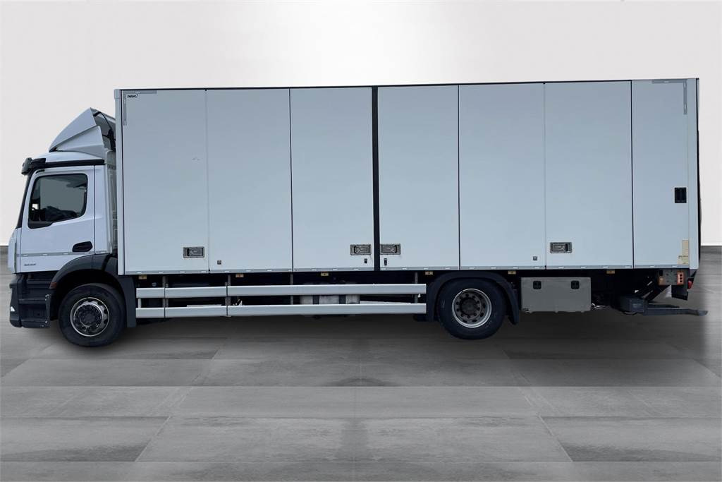 Mercedes-Benz ACTROS 1832L 4x2 8,4m Piako Umpikori - Box truck: picture 2 Mercedes-Benz ACTROS 1832L 4x2 8,4m Piako Umpikori - Box truck: picture 2