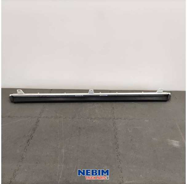 Volvo Volvo - 84173254 - Bumperspoiler midden - Spare parts for Truck: picture 2 Volvo Volvo - 84173254 - Bumperspoiler midden - Spare parts for Truck: picture 2