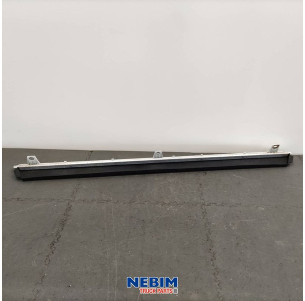 Volvo Volvo - 84173254 - Bumperspoiler midden - Spare parts for Truck: picture 2 Volvo Volvo - 84173254 - Bumperspoiler midden - Spare parts for Truck: picture 2