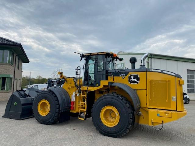 John Deere 744 P MIETE / RENTAL (12002125) - Wheel loader: picture 1 John Deere 744 P MIETE / RENTAL (12002125) - Wheel loader: picture 1