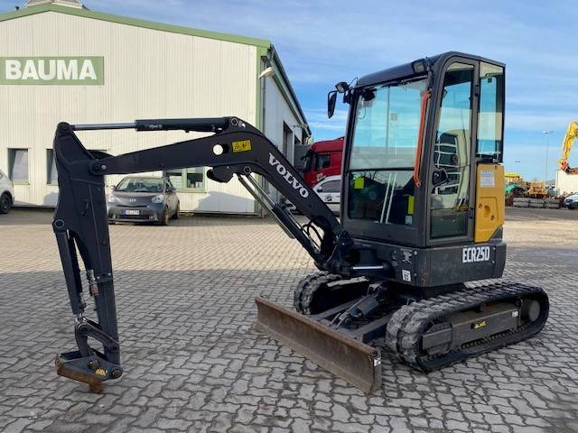 Volvo ECR 25 D MIETE / RENTAL (12001505) - Mini excavator: picture 1 Volvo ECR 25 D MIETE / RENTAL (12001505) - Mini excavator: picture 1