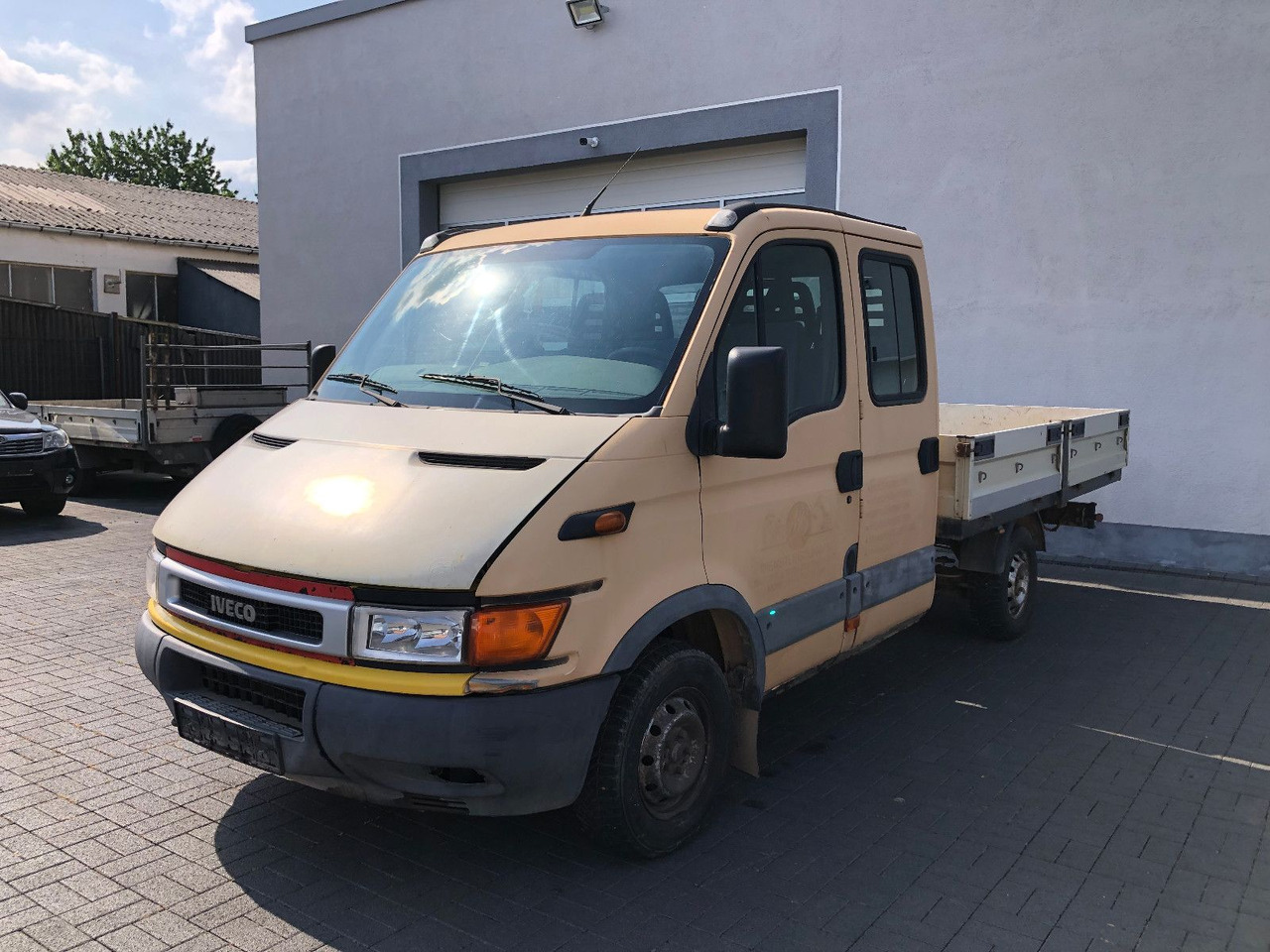 Iveco Daily 2.8 - 33 L 11 DoKa TÜV 3-2026 - Open body delivery van, Combi van: picture 1 Iveco Daily 2.8 - 33 L 11 DoKa TÜV 3-2026 - Open body delivery van, Combi van: picture 1