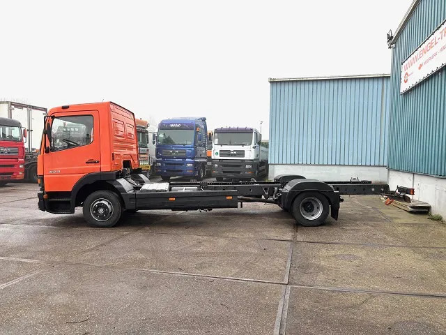 Mercedes-Benz Atego 823L DAY CAB (6-CILINDER) 4x2 CHASSIS (MANUAL GEARBOX / SPER DIFFERENTIAL / 6-CILINDER ENGINE) - Cab chassis truck: picture 5 Mercedes-Benz Atego 823L DAY CAB (6-CILINDER) 4x2 CHASSIS (MANUAL GEARBOX / SPER DIFFERENTIAL / 6-CILINDER ENGINE) - Cab chassis truck: picture 5