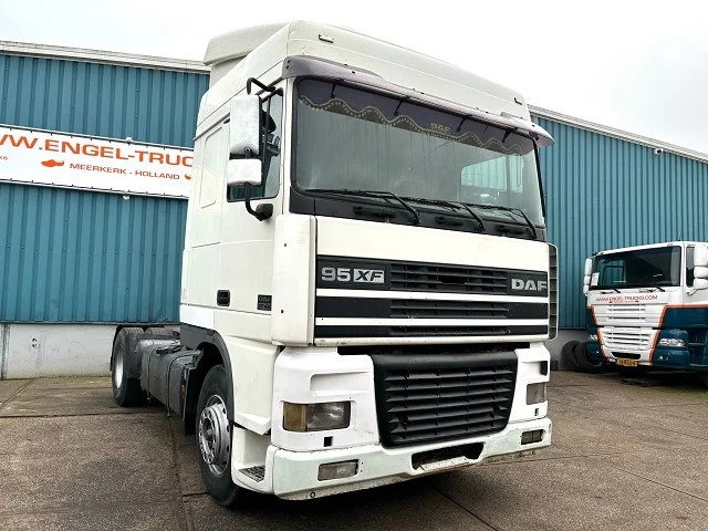 DAF 95.380 XF SPACECAB (EURO 2 (MECHANICAL PUMP & INJECTORS) / ZF16 MANUAL GEARBOX / AIRCONDITIONING) - Tractor truck: picture 2 DAF 95.380 XF SPACECAB (EURO 2 (MECHANICAL PUMP & INJECTORS) / ZF16 MANUAL GEARBOX / AIRCONDITIONING) - Tractor truck: picture 2