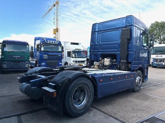 DAF 95.380 XF SPACECAB (EURO 2 / ZF16 MANUAL GEARBOX / HYDRAULIC KIT / P.T.O. / SIDE SKIRTS / AIRCONDITIONING) - Tractor truck: picture 3 DAF 95.380 XF SPACECAB (EURO 2 / ZF16 MANUAL GEARBOX / HYDRAULIC KIT / P.T.O. / SIDE SKIRTS / AIRCONDITIONING) - Tractor truck: picture 3