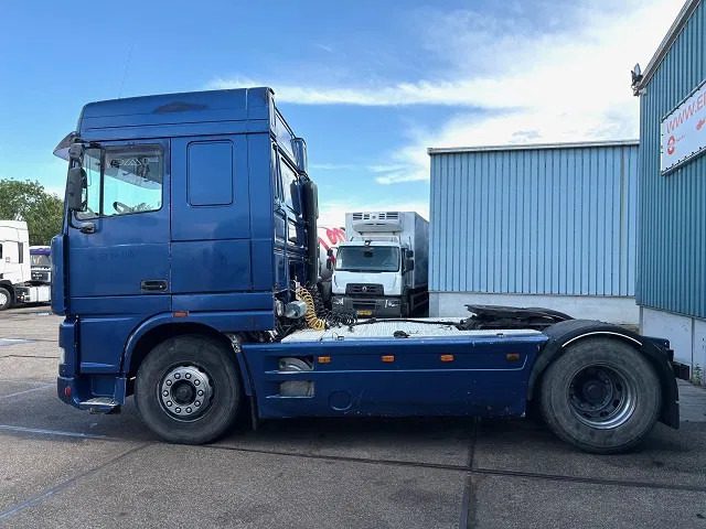 DAF 95.380 XF SPACECAB (EURO 2 / ZF16 MANUAL GEARBOX / HYDRAULIC KIT / P.T.O. / SIDE SKIRTS / AIRCONDITIONING) - Tractor truck: picture 5 DAF 95.380 XF SPACECAB (EURO 2 / ZF16 MANUAL GEARBOX / HYDRAULIC KIT / P.T.O. / SIDE SKIRTS / AIRCONDITIONING) - Tractor truck: picture 5