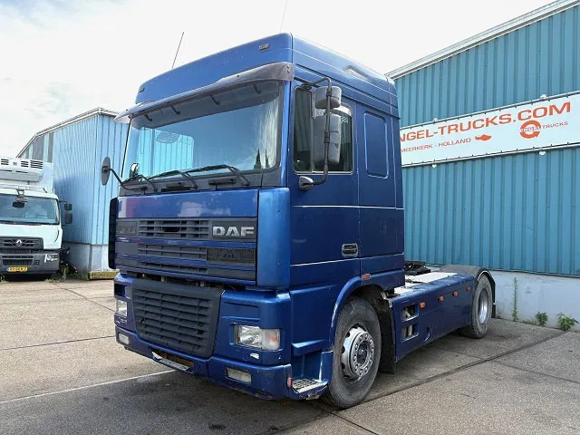 DAF 95.380 XF SPACECAB (EURO 2 / ZF16 MANUAL GEARBOX / HYDRAULIC KIT / P.T.O. / SIDE SKIRTS / AIRCONDITIONING) - Tractor truck: picture 1 DAF 95.380 XF SPACECAB (EURO 2 / ZF16 MANUAL GEARBOX / HYDRAULIC KIT / P.T.O. / SIDE SKIRTS / AIRCONDITIONING) - Tractor truck: picture 1