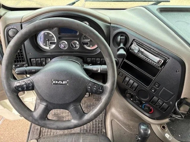 DAF XF 105.460 ATE SPACECAB 4x2 ONLY 835.500 KM (ZF-MANUAL GEARBOX / ZF-INTARDER / AIRCONDITIONING / EURO 5) - Tractor truck: picture 5 DAF XF 105.460 ATE SPACECAB 4x2 ONLY 835.500 KM (ZF-MANUAL GEARBOX / ZF-INTARDER / AIRCONDITIONING / EURO 5) - Tractor truck: picture 5