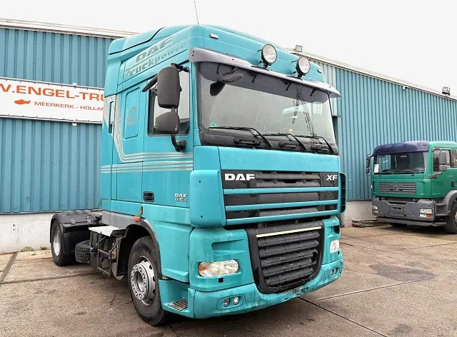 DAF XF 105.460 ATE SPACECAB (EURO 5 / ZF MANUAL GEARBOX / P.T.O. / AIRCONDITIONING / FRIDGE UNDER BED / ETC.) - Tractor truck: picture 2 DAF XF 105.460 ATE SPACECAB (EURO 5 / ZF MANUAL GEARBOX / P.T.O. / AIRCONDITIONING / FRIDGE UNDER BED / ETC.) - Tractor truck: picture 2