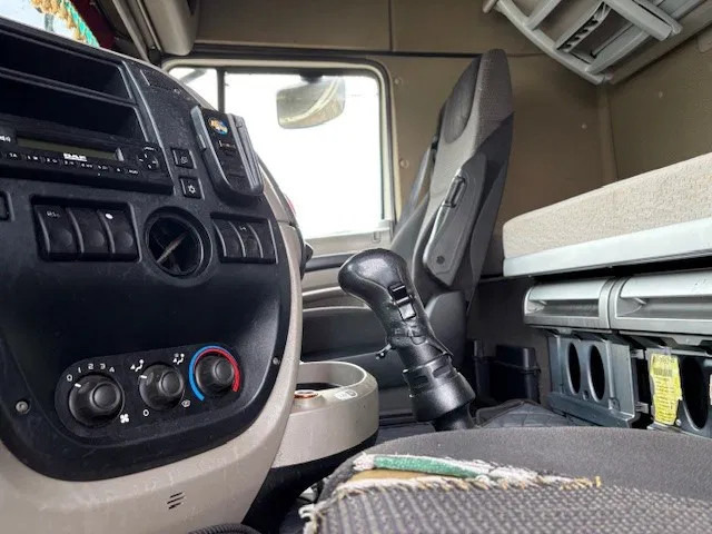 Tractor truck DAF XF 105.460 ATE SPACECAB (EURO 5 / ZF16 MANUAL GEARBOX / 995+500 LITER DIESELTANK / FRIDGE UNDER BED / ETC.): picture 10 Tractor truck DAF XF 105.460 ATE SPACECAB (EURO 5 / ZF16 MANUAL GEARBOX / 995+500 LITER DIESELTANK / FRIDGE UNDER BED / ETC.): picture 10