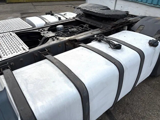 Tractor truck DAF XF 105.460 ATE SPACECAB (EURO 5 / ZF16 MANUAL GEARBOX / 995+500 LITER DIESELTANK / FRIDGE UNDER BED / ETC.): picture 7 Tractor truck DAF XF 105.460 ATE SPACECAB (EURO 5 / ZF16 MANUAL GEARBOX / 995+500 LITER DIESELTANK / FRIDGE UNDER BED / ETC.): picture 7