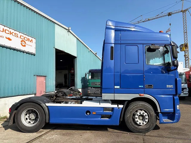 DAF XF 105.460 ATE SPACECAB (ZF16 MANUAL GEARBOX / HYDRAULIC KIT / P.T.O. / ADR-VLG / FULL SPOILERSET / FRIDGE) - Tractor truck: picture 4 DAF XF 105.460 ATE SPACECAB (ZF16 MANUAL GEARBOX / HYDRAULIC KIT / P.T.O. / ADR-VLG / FULL SPOILERSET / FRIDGE) - Tractor truck: picture 4