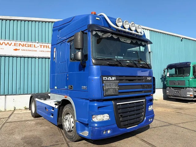 DAF XF 105.460 ATE SPACECAB (ZF16 MANUAL GEARBOX / HYDRAULIC KIT / P.T.O. / ADR-VLG / FULL SPOILERSET / FRIDGE) - Tractor truck: picture 2 DAF XF 105.460 ATE SPACECAB (ZF16 MANUAL GEARBOX / HYDRAULIC KIT / P.T.O. / ADR-VLG / FULL SPOILERSET / FRIDGE) - Tractor truck: picture 2