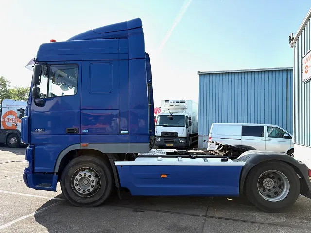 DAF XF 105.460 ATE SPACECAB (ZF16 MANUAL GEARBOX / HYDRAULIC KIT / P.T.O. / ADR-VLG / FULL SPOILERSET / FRIDGE) - Tractor truck: picture 5 DAF XF 105.460 ATE SPACECAB (ZF16 MANUAL GEARBOX / HYDRAULIC KIT / P.T.O. / ADR-VLG / FULL SPOILERSET / FRIDGE) - Tractor truck: picture 5