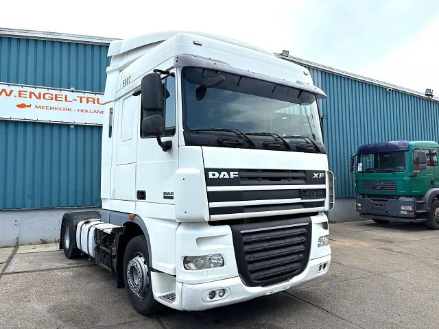 DAF XF 105.460 SPACECAB (4 IDENTICAL UNITS AVAILBLE) (ZF16 MANUAL GEARBOX / MX-BRAKE / 870+430 LITER TANK / FRIDGE / AIRCONDITIONING - Tractor truck: picture 2 DAF XF 105.460 SPACECAB (4 IDENTICAL UNITS AVAILBLE) (ZF16 MANUAL GEARBOX / MX-BRAKE / 870+430 LITER TANK / FRIDGE / AIRCONDITIONING - Tractor truck: picture 2