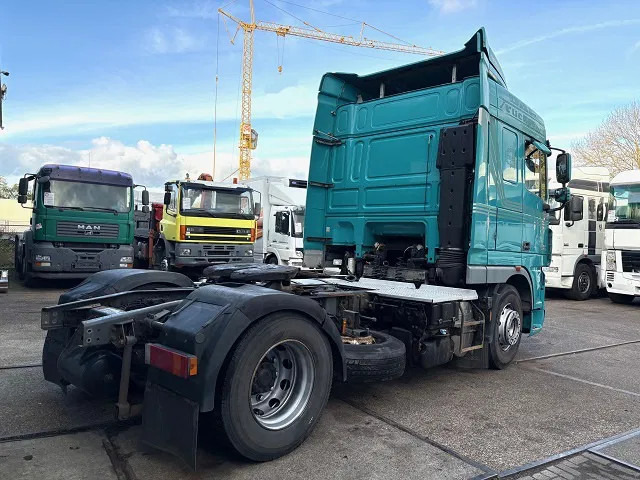 DAF XF 105.460 SPACECAB (EURO 5 / ZF16 MANUAL GEARBOX / P.T.O. / AIRCONDITIONING / FRIDGE UNDER BED / ETC.) - Tractor truck: picture 3 DAF XF 105.460 SPACECAB (EURO 5 / ZF16 MANUAL GEARBOX / P.T.O. / AIRCONDITIONING / FRIDGE UNDER BED / ETC.) - Tractor truck: picture 3