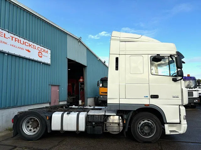 DAF XF 105.460 SPACECAB (ZF MANUAL GEARBOX / MX-BRAKE / 870+430 LITER TANK / EURO 5 EEV / AIRCONDITIONING / FRIDGE) - Tractor truck: picture 4 DAF XF 105.460 SPACECAB (ZF MANUAL GEARBOX / MX-BRAKE / 870+430 LITER TANK / EURO 5 EEV / AIRCONDITIONING / FRIDGE) - Tractor truck: picture 4