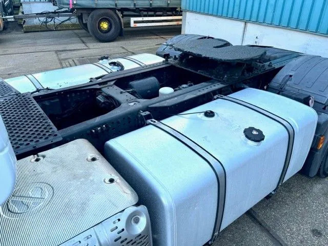 Tractor truck Iveco Stralis AS440S42T/P HI-WAY DUTCH TRUCK (APK/TUV -> 02-2024 / EURO 6 / AS-TRONIC / 2 TANKS / LEATHER SEATS / FRIDGE): picture 12 Tractor truck Iveco Stralis AS440S42T/P HI-WAY DUTCH TRUCK (APK/TUV -> 02-2024 / EURO 6 / AS-TRONIC / 2 TANKS / LEATHER SEATS / FRIDGE): picture 12