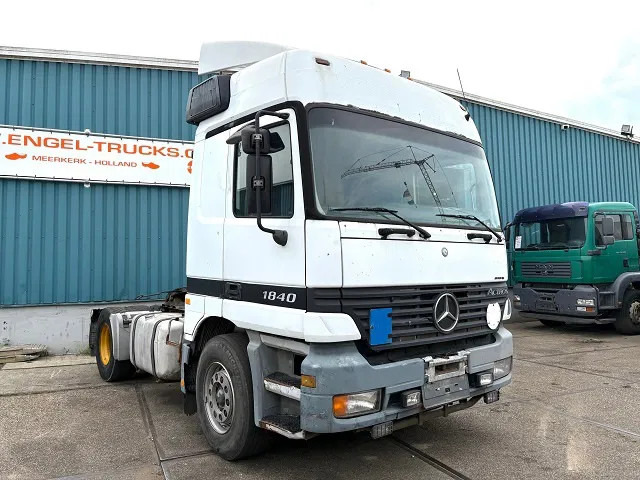 Mercedes-Benz Actros 1840 LS (MP1) (EPS WITH CLUTCH (3 PEDALS) / RETARDER / ROOF SPOILER / ETC.) - Tractor truck: picture 2 Mercedes-Benz Actros 1840 LS (MP1) (EPS WITH CLUTCH (3 PEDALS) / RETARDER / ROOF SPOILER / ETC.) - Tractor truck: picture 2