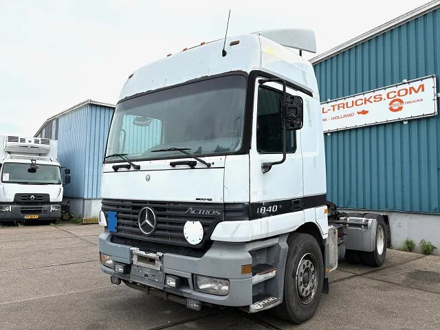 Mercedes-Benz Actros 1840 LS (MP1) (EPS WITH CLUTCH (3 PEDALS) / RETARDER / ROOF SPOILER / ETC.) - Tractor truck: picture 1 Mercedes-Benz Actros 1840 LS (MP1) (EPS WITH CLUTCH (3 PEDALS) / RETARDER / ROOF SPOILER / ETC.) - Tractor truck: picture 1