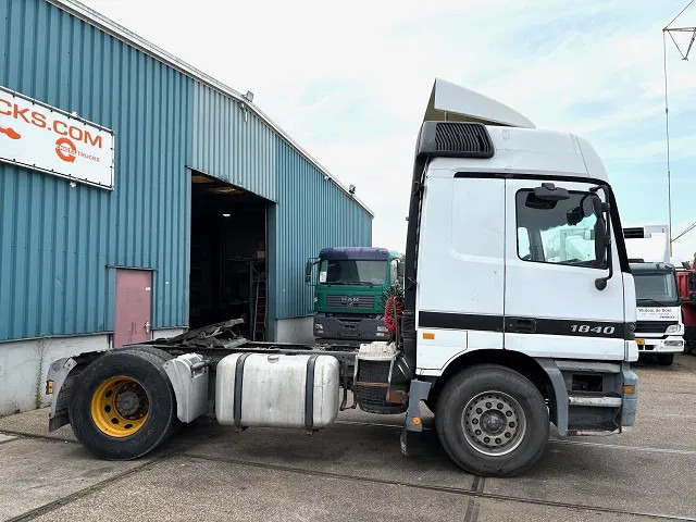 Mercedes-Benz Actros 1840 LS (MP1) (EPS WITH CLUTCH (3 PEDALS) / RETARDER / ROOF SPOILER / ETC.) - Tractor truck: picture 4 Mercedes-Benz Actros 1840 LS (MP1) (EPS WITH CLUTCH (3 PEDALS) / RETARDER / ROOF SPOILER / ETC.) - Tractor truck: picture 4