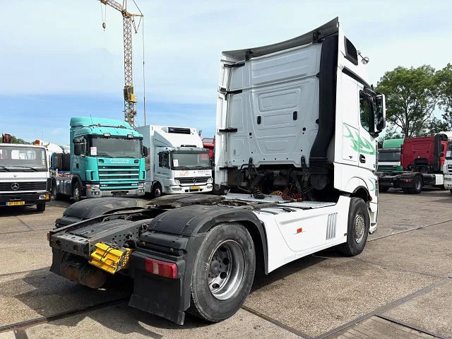 Mercedes-Benz Actros 1845 LS BIGSPACE (RETARDER / EURO 5 / TELLIGENT GEARBOX / FULL SPOILERSET / 2x DIESELTANK / AIRCONDITIONING) - Tractor truck: picture 3 Mercedes-Benz Actros 1845 LS BIGSPACE (RETARDER / EURO 5 / TELLIGENT GEARBOX / FULL SPOILERSET / 2x DIESELTANK / AIRCONDITIONING) - Tractor truck: picture 3