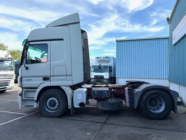 Mercedes-Benz Actros 1846 LS (MP2) (EPS WITH CLUTCH (3 PEDALS) / RETARDER / AIRCONDITIONING / ETC) - Tractor truck: picture 5 Mercedes-Benz Actros 1846 LS (MP2) (EPS WITH CLUTCH (3 PEDALS) / RETARDER / AIRCONDITIONING / ETC) - Tractor truck: picture 5