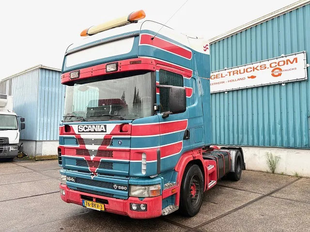 Scania R164-580 V8 TOPLINE COLLECTORS ITEM!! / APK 10-2026!! (12+2 MANUAL GEARBOX / RETARDER / AIRCONDITIONING / 2x TANK / ETC.) - Tractor truck: picture 1 Scania R164-580 V8 TOPLINE COLLECTORS ITEM!! / APK 10-2026!! (12+2 MANUAL GEARBOX / RETARDER / AIRCONDITIONING / 2x TANK / ETC.) - Tractor truck: picture 1