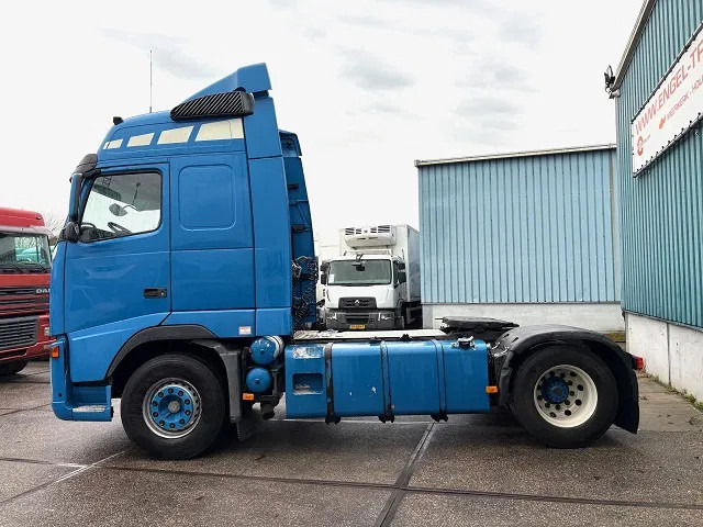 Volvo FH 400 GLOBETROTTER (VIN: 7B446149 / I-SHIFT / ADR-VLG / AIRCONDITIONING / COMPLETE SPOILERSET ON CABIN) - Tractor truck: picture 5 Volvo FH 400 GLOBETROTTER (VIN: 7B446149 / I-SHIFT / ADR-VLG / AIRCONDITIONING / COMPLETE SPOILERSET ON CABIN) - Tractor truck: picture 5