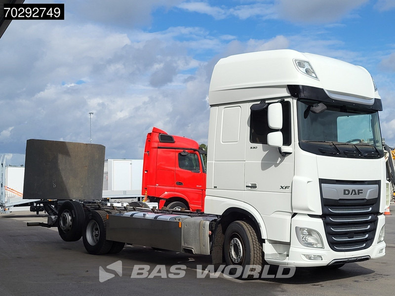 DAF XF 530 XF 6X2 2000kg Ladebordwand Lift+Steering-Axle Navi ACC Euro 6 - Cab chassis truck: picture 3 DAF XF 530 XF 6X2 2000kg Ladebordwand Lift+Steering-Axle Navi ACC Euro 6 - Cab chassis truck: picture 3