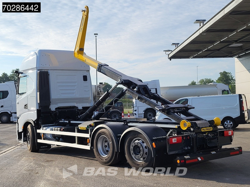 Iveco X-Way 580 6X2 NEW Palfinger PHT20SLD5 Hooklift Lift+steering Axle Automatic Navi ACC LED - Hook lift truck: picture 2 Iveco X-Way 580 6X2 NEW Palfinger PHT20SLD5 Hooklift Lift+steering Axle Automatic Navi ACC LED - Hook lift truck: picture 2