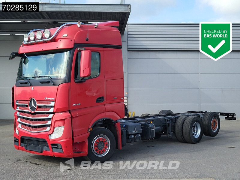 Mercedes-Benz Actros 2548 Actros 6X2 BigSpace Retarder PTO Liftachse Xenon ACC Navi Euro 6 - Cab chassis truck: picture 1 Mercedes-Benz Actros 2548 Actros 6X2 BigSpace Retarder PTO Liftachse Xenon ACC Navi Euro 6 - Cab chassis truck: picture 1
