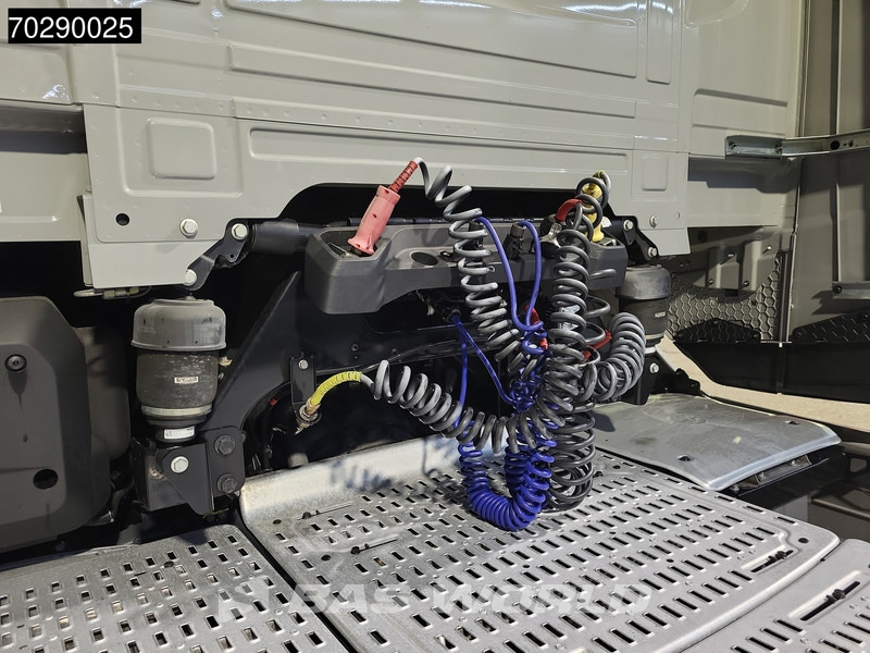 DAF XG+ 530 4X2 Retarder 2xTanks Standklima ACC LED Euro 6 - Tractor truck: picture 3 DAF XG+ 530 4X2 Retarder 2xTanks Standklima ACC LED Euro 6 - Tractor truck: picture 3