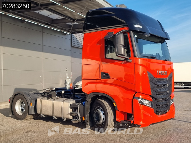 Iveco S-Way 490 4X2 DAMAGED! chassis bent 2x Tanks LED Navi Euro 6 - Tractor truck: picture 3 Iveco S-Way 490 4X2 DAMAGED! chassis bent 2x Tanks LED Navi Euro 6 - Tractor truck: picture 3