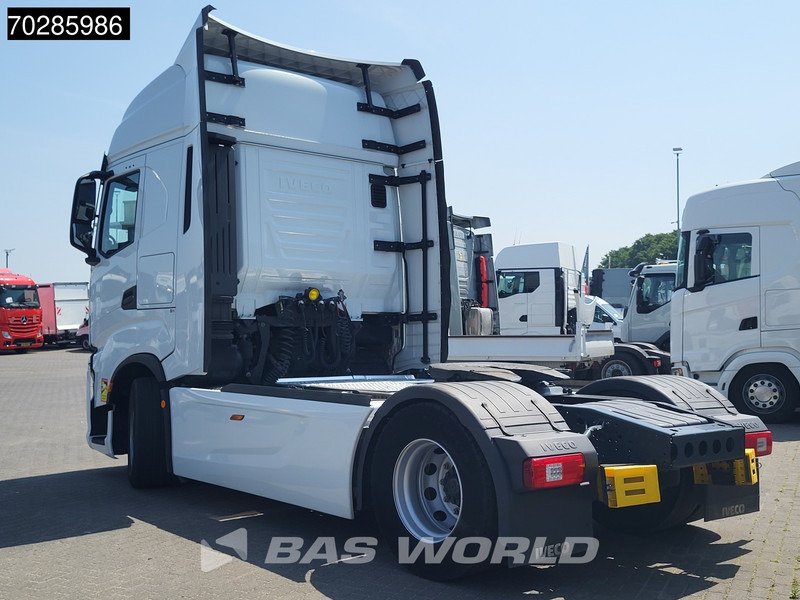 Iveco S-Way 490 4X2 Retarder Standklima 2xTanks Navi ACC LED Euro 6 - Tractor truck: picture 2 Iveco S-Way 490 4X2 Retarder Standklima 2xTanks Navi ACC LED Euro 6 - Tractor truck: picture 2