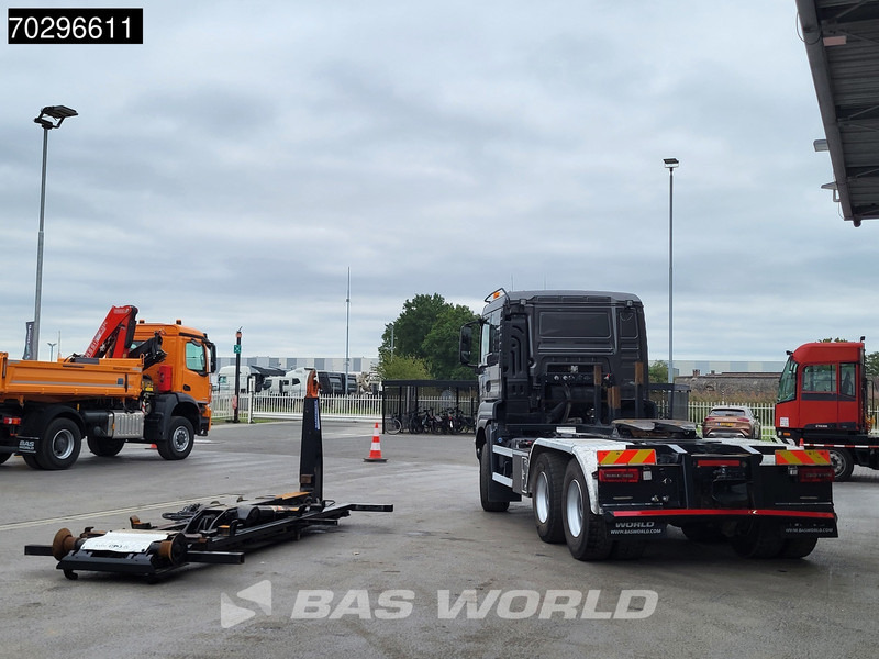 MAN TGS 33.510 TGS 6X6 Tractorhead + hooklift 20t AJK 5th wheel Wechselsystem Retarder Automatic - Tractor truck: picture 3 MAN TGS 33.510 TGS 6X6 Tractorhead + hooklift 20t AJK 5th wheel Wechselsystem Retarder Automatic - Tractor truck: picture 3