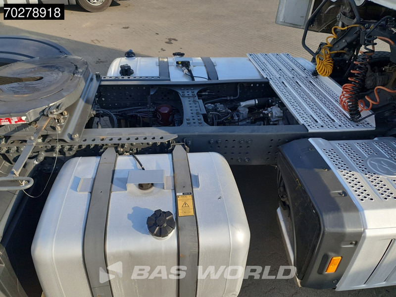 Tractor truck Mercedes-Benz Actros 1945 4X2 BigSpace Retarder Mirrorcam 2x Tanks: picture 12