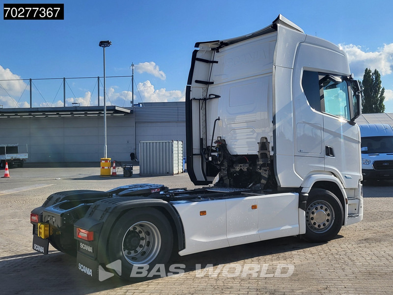 Scania S560 4X2 NEW! Retarder Full-Air 2xTanks Leder Standklima Navi ACC LED - Tractor truck: picture 5 Scania S560 4X2 NEW! Retarder Full-Air 2xTanks Leder Standklima Navi ACC LED - Tractor truck: picture 5